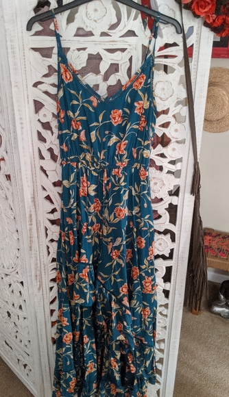 Kivari Dress Collection - Picture 5 of 7